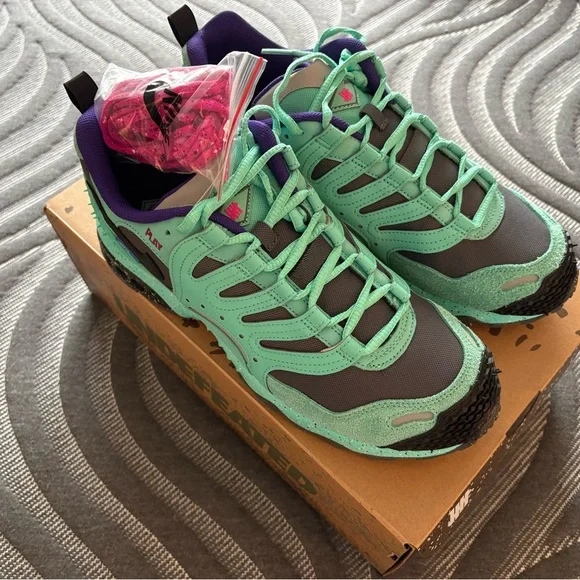 Nike Air Humara Turquoise and Black Sneakers - Picture 2 of 6